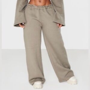 baggy green kaki sweatpants, PRETTYLITTETHINGS